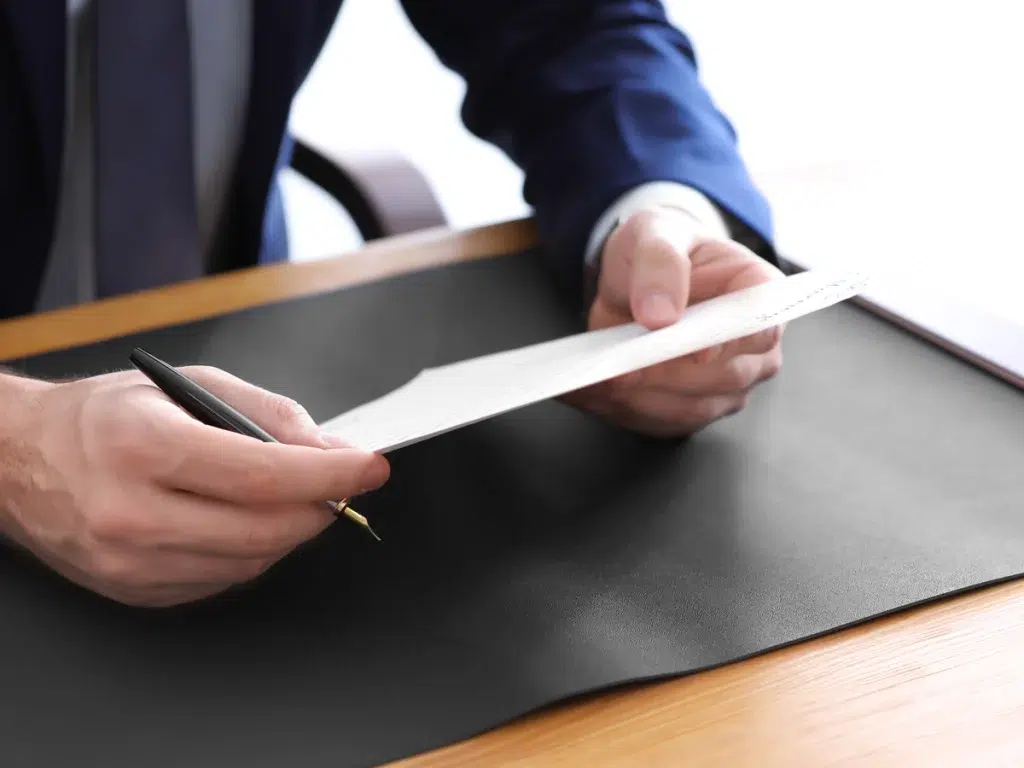 Revisión de medidas cautelares