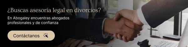 personas estrechando las manos hablando de divorcio