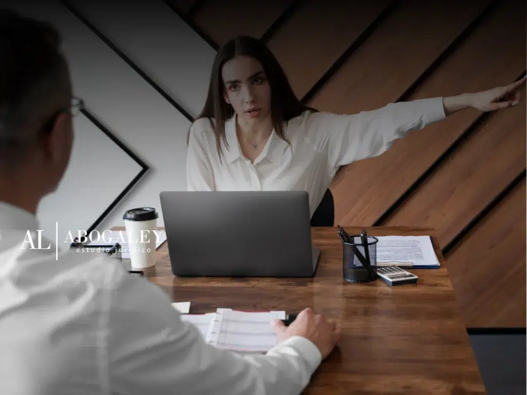 echar a una persona del trabajo. que es el desahucio laboral