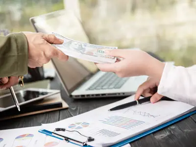 Reembolsar a una persona