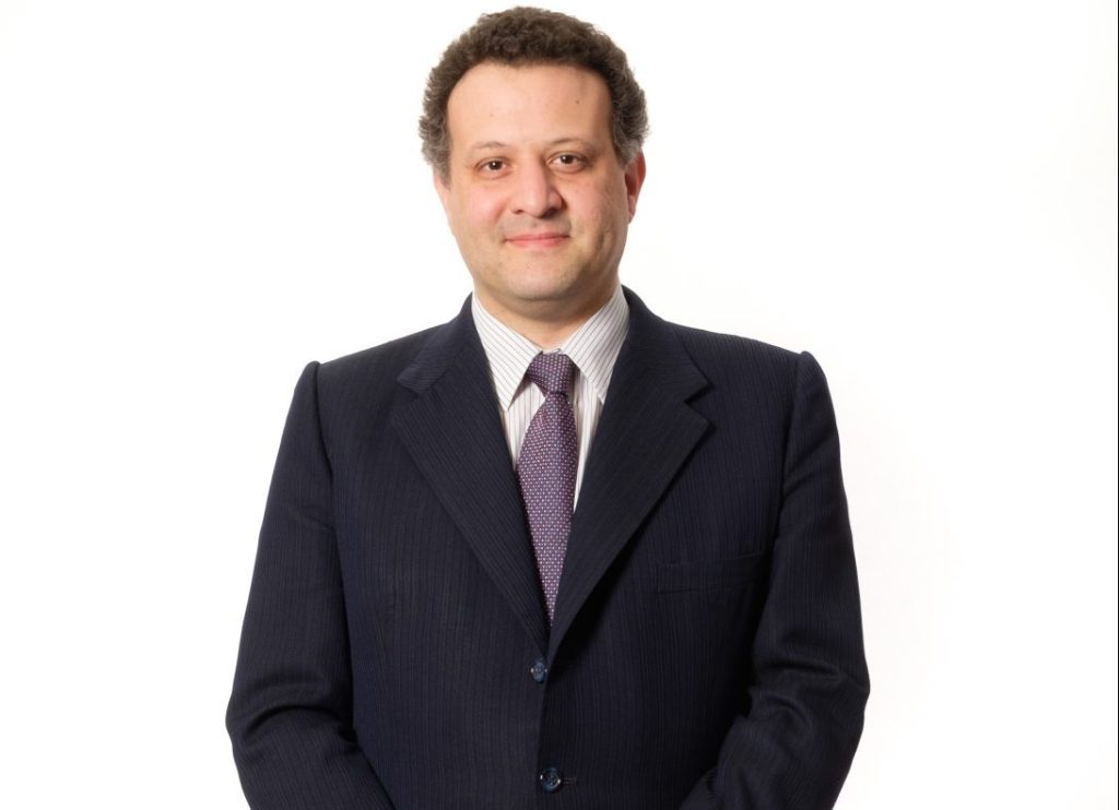 FOTOGRAFIA DEL DECANO Gabriel Bocksang Hola