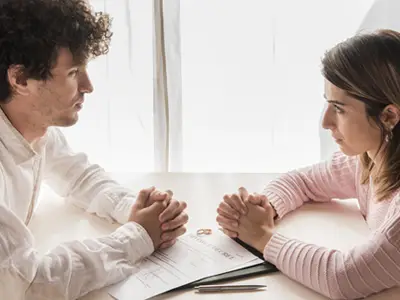 Pareja en proceso de divorcio