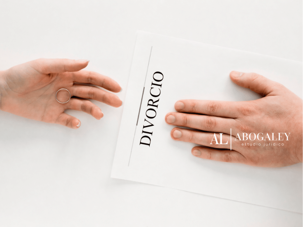 Pareja divorciándose por mutuo acuerdo. ¿Qué se necesita para el divorcio de mutuo acuerdo?