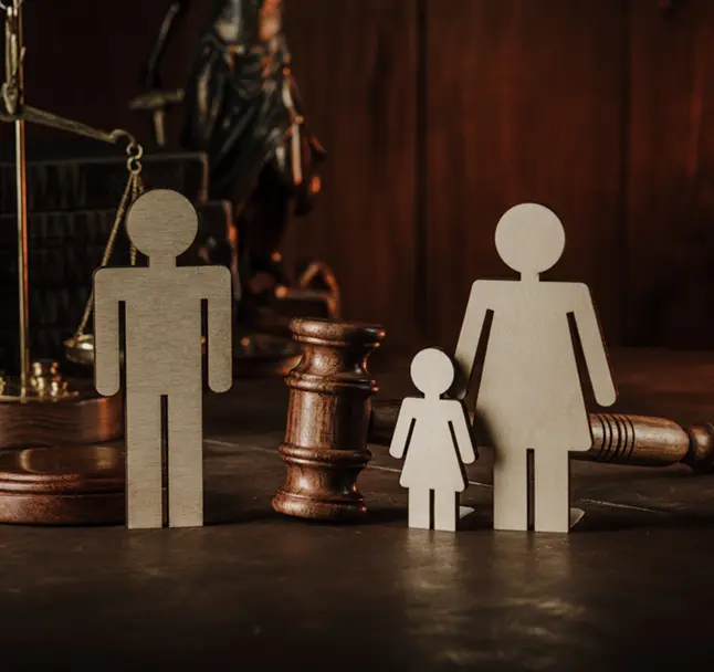 Familia hecha de papel haciendo alusión a los Abogados de derecho de familia en Valparaíso