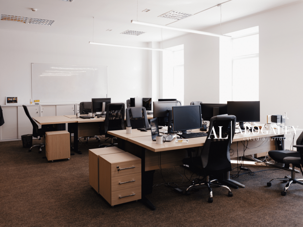 Oficinas desde una vista interna tras una Liquidación Concursal de Empresa en Chile