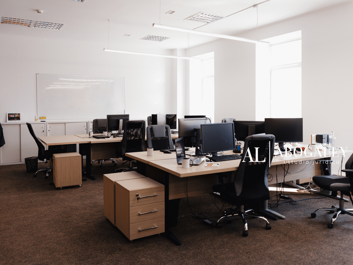 Oficinas desde una vista interna tras una Liquidación Concursal de Empresa en Chile